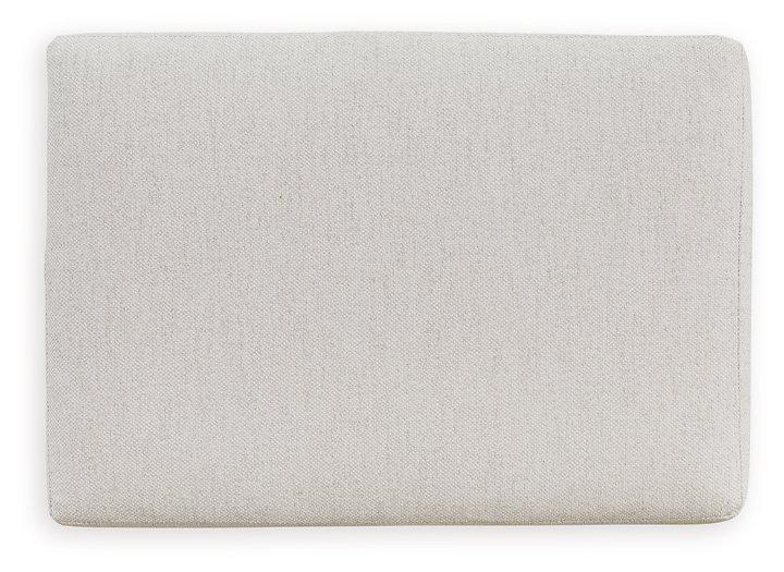 Maitelynn Ottoman